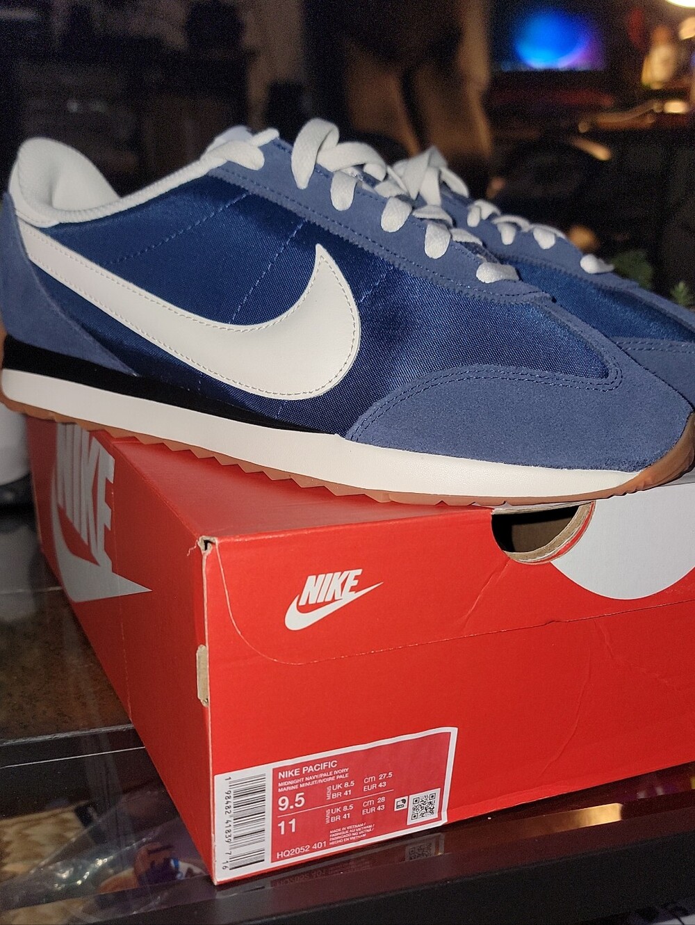 Nike Pacific Men's Blue and White Retro Runner Sneakers Size 9.5